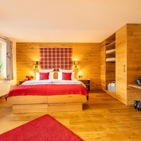 Familien- Und Wellnesshotel "Viktoria" Оберстдорф Екстер'єр фото