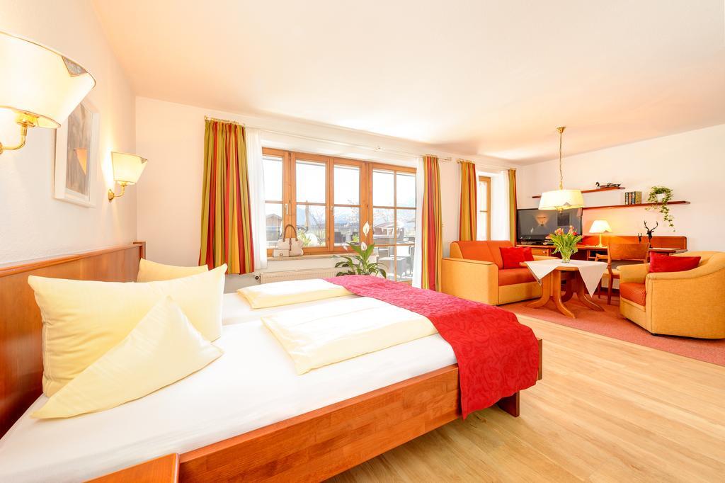 Familien- Und Wellnesshotel "Viktoria" Оберстдорф Екстер'єр фото