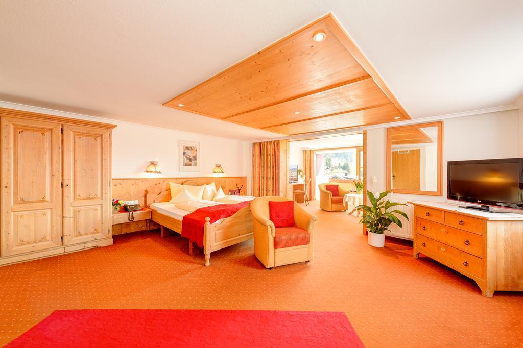 Familien- Und Wellnesshotel "Viktoria" Оберстдорф Екстер'єр фото