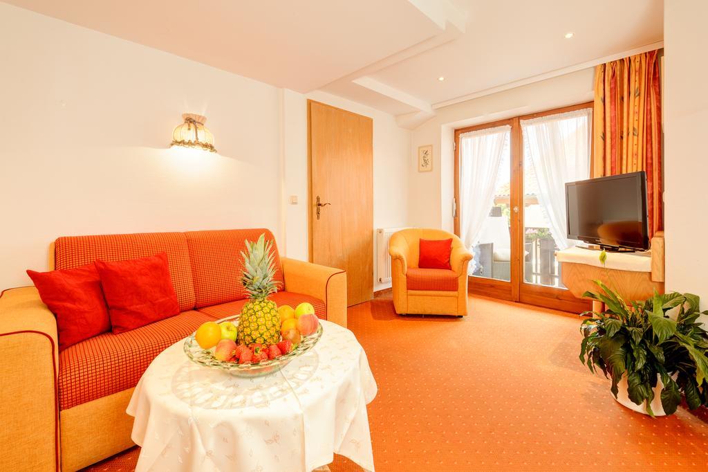 Familien- Und Wellnesshotel "Viktoria" Оберстдорф Екстер'єр фото